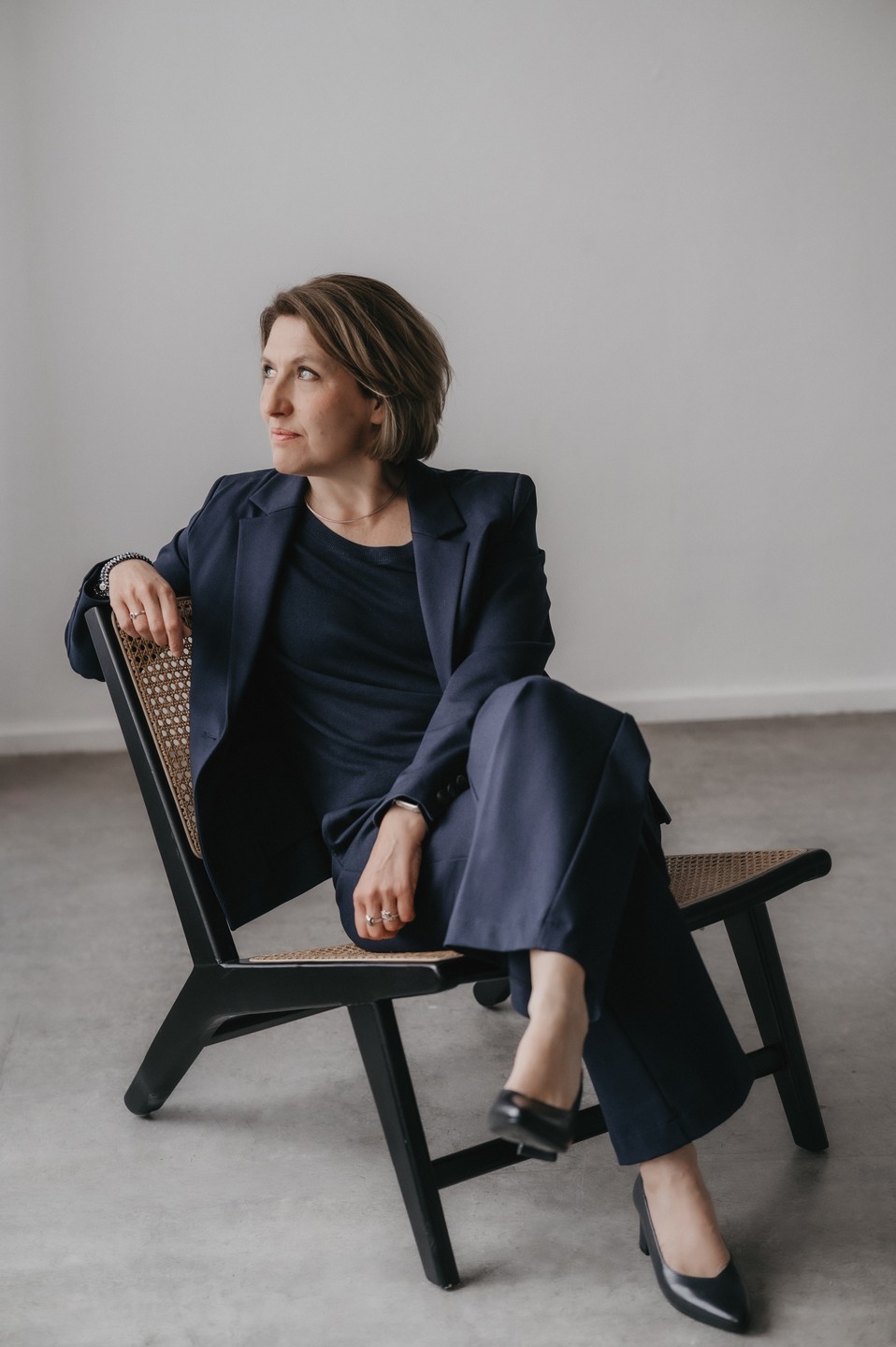 foto Flore Clerkx, spreker bij afscheid zittend